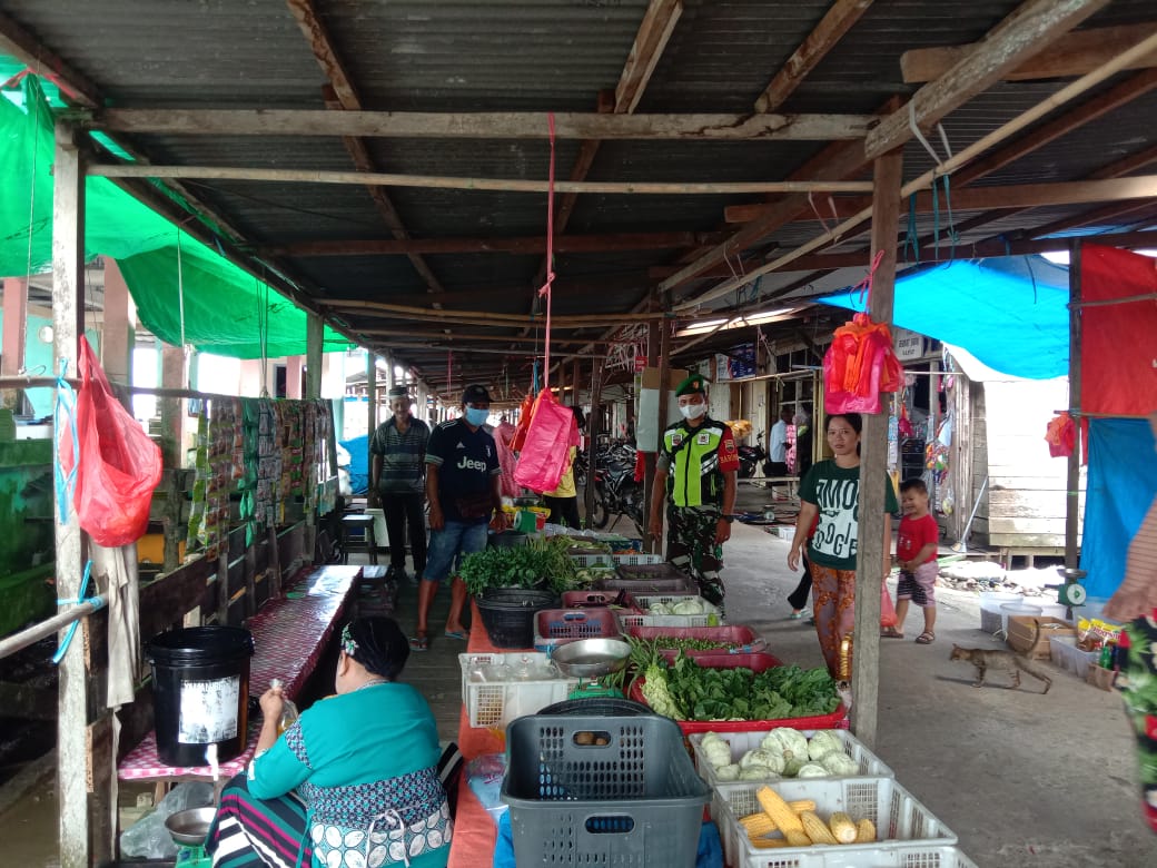 Serda Ronal Manalu Lakukan Himbauan Penerapan Prokes di Pasar Pelabuhan