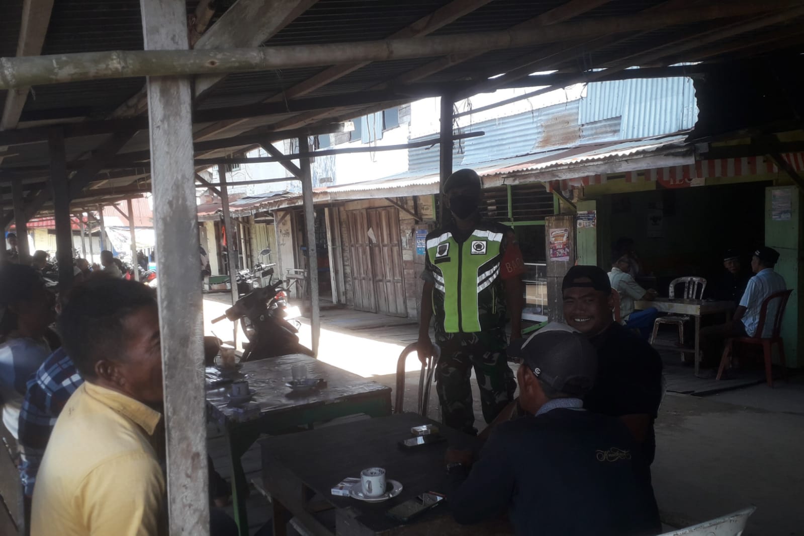 Penegakan Prokes Terus Diterapkan Oleh Anggota Koramil 04/Kuindra