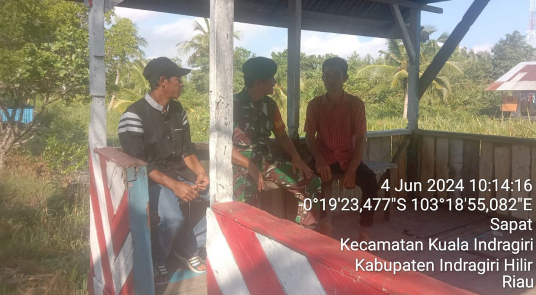 Babinsa Koramil 04/Kuindra Terus Jaga Keamanan dan Ketertiban di Lingkungan Setempat