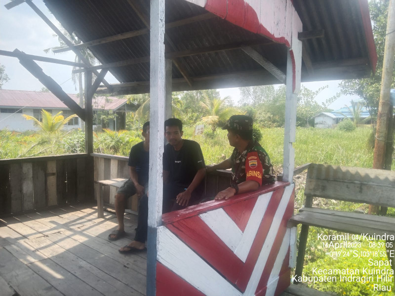 Babinsa Koramil 04/Kuindra Mengajak Hidup Rukun Antar Sesama