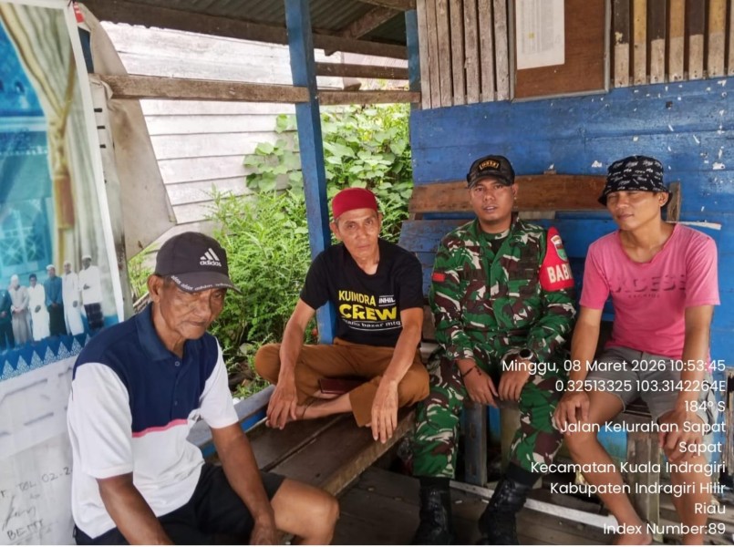 Babinsa Koramil 04/KDR Himbau Masyarakat Jaga Keamanan dan Patriotisme