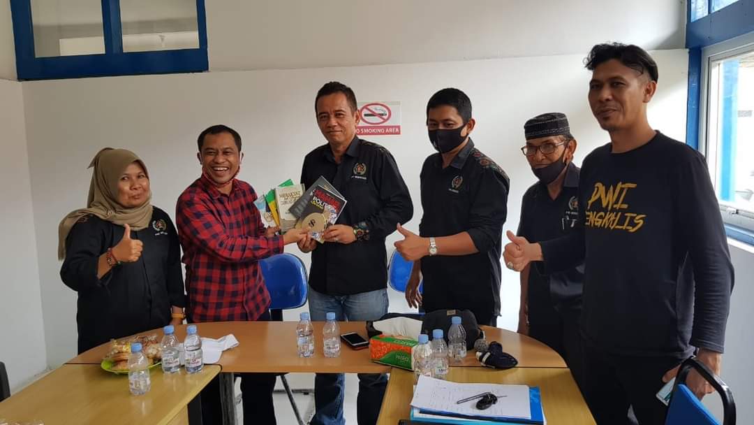 Nostalgia, Bagus Santoso Kunjungi Sekretariat PWI Bengkalis  Nostalgia, Bagus Santoso Kunjungi Sekretariat PWI Bengkalis