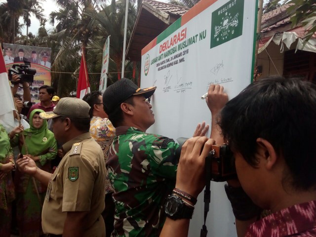 Danramil 03/Tempuling Dukung Deklarasi Anti Narkoba dan Pekat di Kecamatan Kempas 