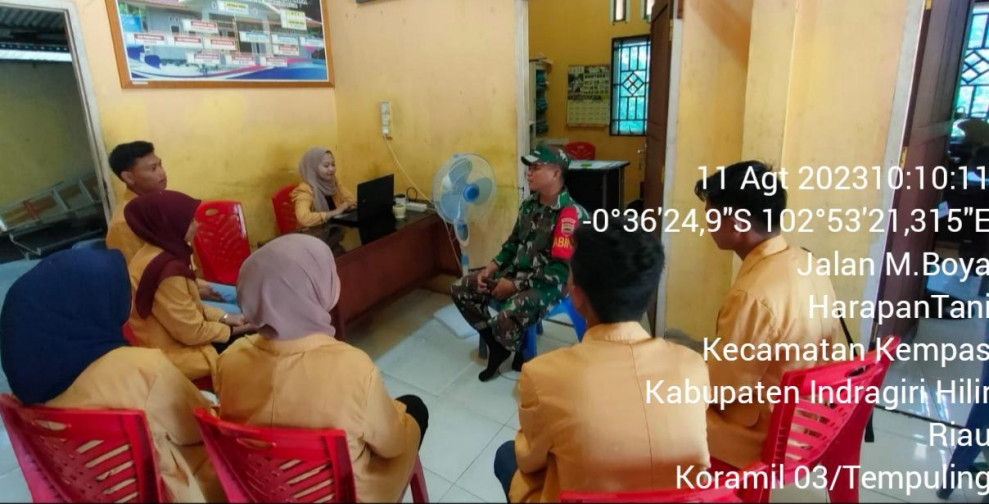 Melalui Komsos, Babinsa 03/Tpl Jalin Silaturahmi dengan Mahasiswa KKN