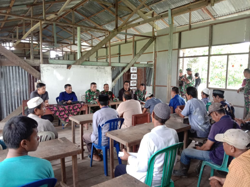 Hindari Banjir, Anggota Koramil 03/Tpl Bersama Aparat Kelurahan Dan Warga Bahas Rencana Normalisasi Parit