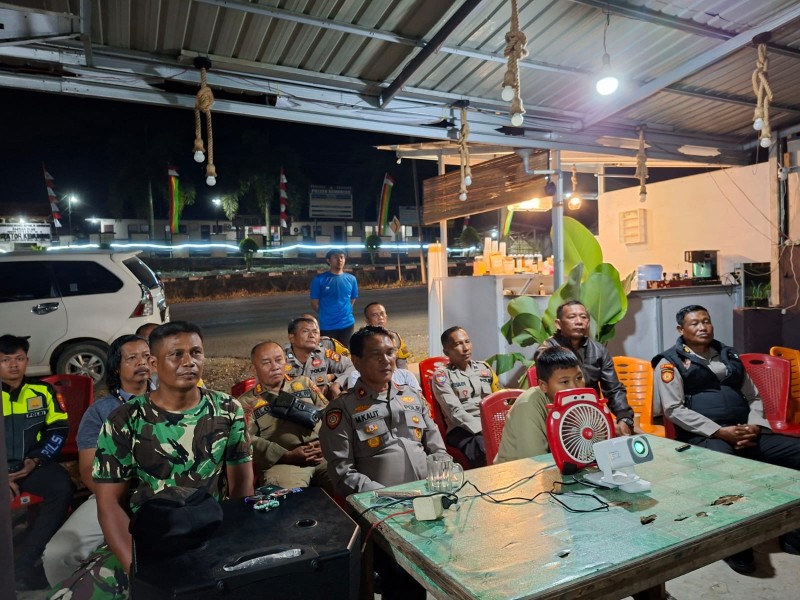 Polsek Kemuning Gelar Nobar Piala Dunia 2026 Jaga Kamtibmas Sambil Jalin Keakraban.