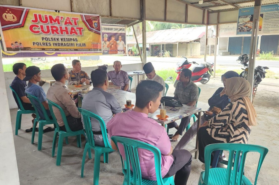 Polsek Kempas Gelar Jumat Curhat, Wujudkan Pilkada Damai, yang Aman dan Kondusif