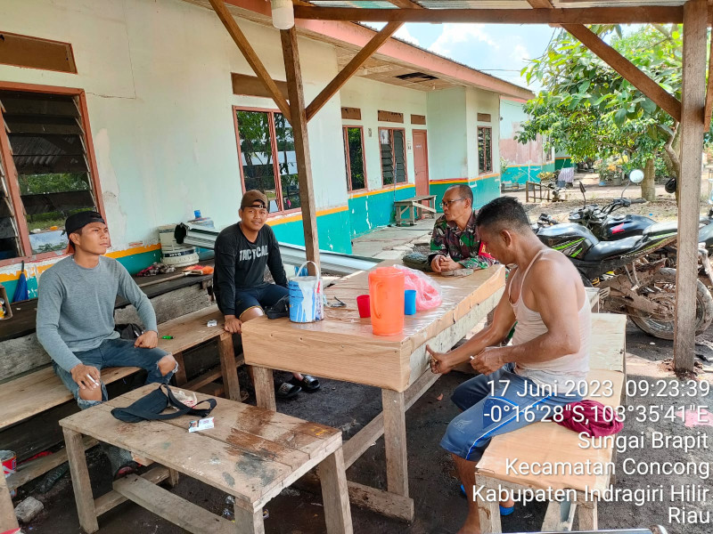 Ciptakan Situasi Aman Bersama Babinsa Koramil 04/Kuindra di Wilayah Binaan