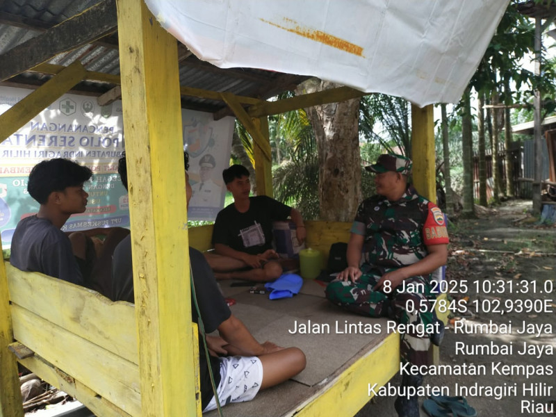Babinsa Koramil 03/Tpl Sambangi Pemuda di Desa Binaan Dalam Rangka Anjangsana