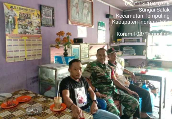 Babinsa 03/Tpl Laksanakan Komsos Bersama Ketua RW 003 dan Ketua RT 007 Kelurahan Sungai Salak