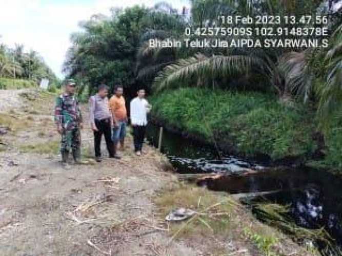 Antisipasi Karhutla, Babinsa 03/Tpl Patroli Dan Cek Embung