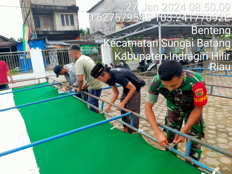 Koramil 07/Reteh Kopda Zakirman Ajak Masyarakat Untuk Peduli Terhadap Lingkungan Setempat