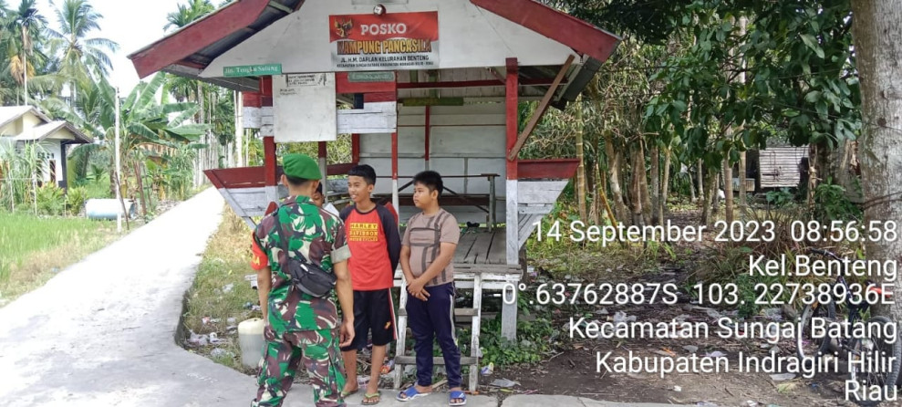 Bersama Generasi Muda, Koramil 07/Reteh Melaksanakan Komsos Terkait Bahaya Narkoba dan Judi Online