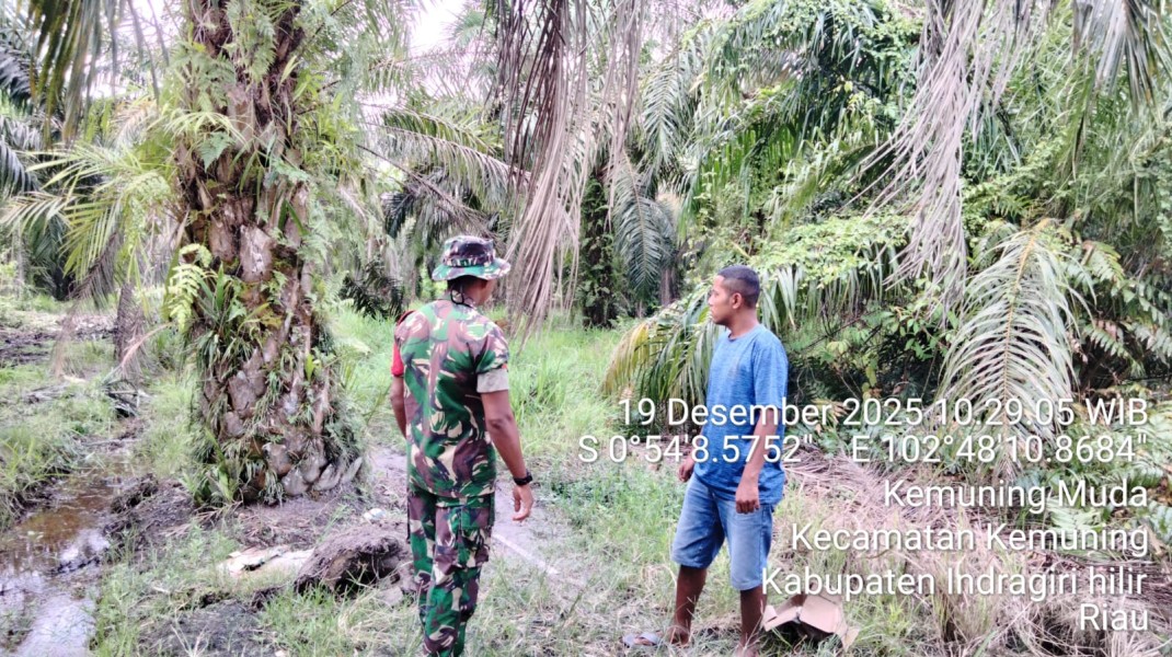 Masyarakat Desa Kemuning Muda Sambut Baik Patroli Karhutla Babinsa