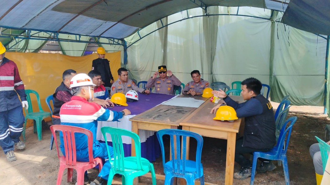 Polres Indragiri Hilir Hadir, Pastikan Tahap Pergantian Pipa PT TGI Berjalan Maksimal dan Korban Ditangani dengan Baik