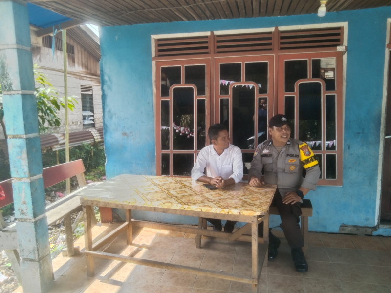 Bhabinkamtibmas Desa Simpang Gaung Aiptu Safrizal Zufri Himbau Warga Hindari Berita Hoaks