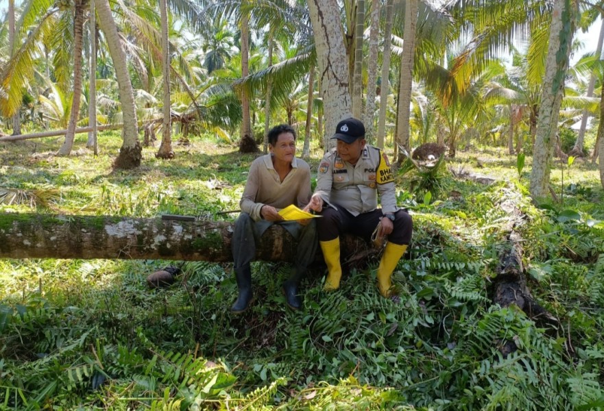 Sosialisasi Karhutla: Bhabinkamtibmas Polsek Gaung Sebarkan Maklumat Kapolda Riau untuk Mencegah Kebakaran Hutan dan Lahan