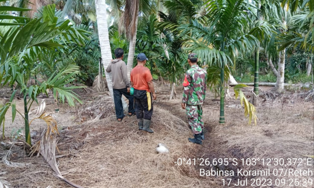 Babinsa Koramil 07/Reteh Ingatkan Warga Untuk Terus Lakukan Patroli Karlahut