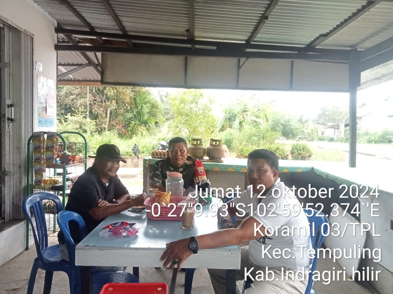 Personel Koramil 03/Tpl Kodim 0314/Inhil Lewat Komsos Himbau Masyarakat Untuk Terus Jaga Situasi Jelang Pilkada
