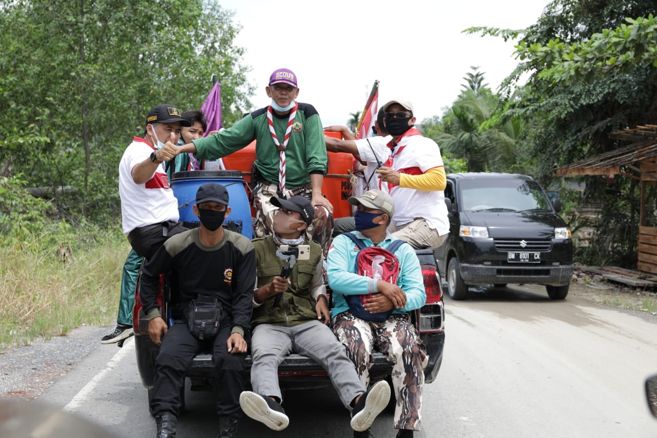 Aksi Nyata Ketua DPRD Inhil Bantu Masyarakat Lawan Covid-19 di Kecamatan Keritang