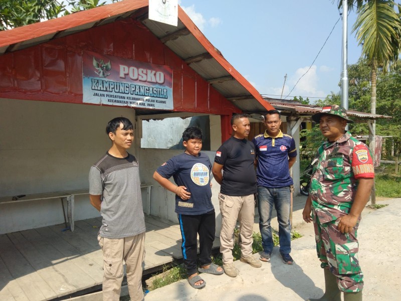 Komsos: Babinsa Koramil 07/Reteh dan Warga Kampung Pancasila Bersinergi