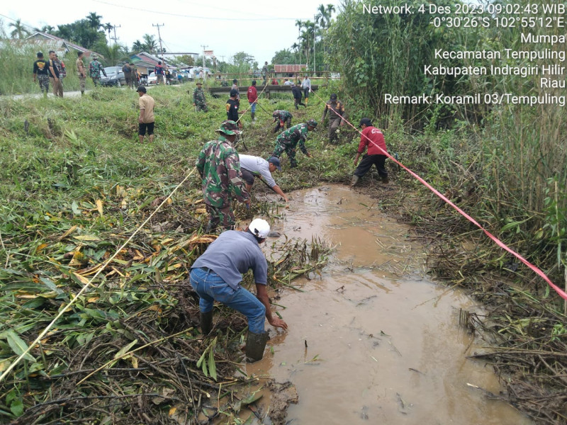 Cegah Banjir, Koramil 03/Tpl Bersama Forkopimcam Dan Masyarakat Lakukan Karya Bhakti Pembuatan Parit