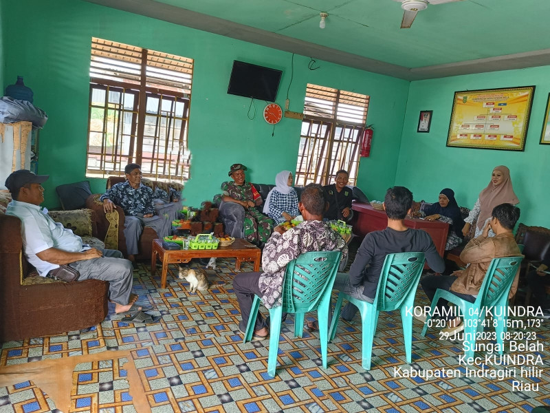 Berikan Pelayanan Terbaik, Babinsa Koramil 04/Kuindra Upayakan Terus Terjalin Silaturahmi Antar Sesama
