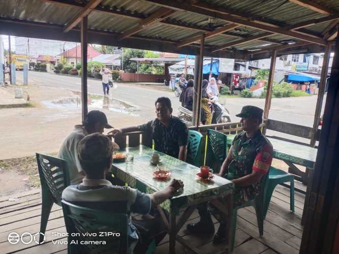 Babinsa 03/Tpl Kopda Zai Melaksanakan Komsos Dengan Tokoh Masyarakat