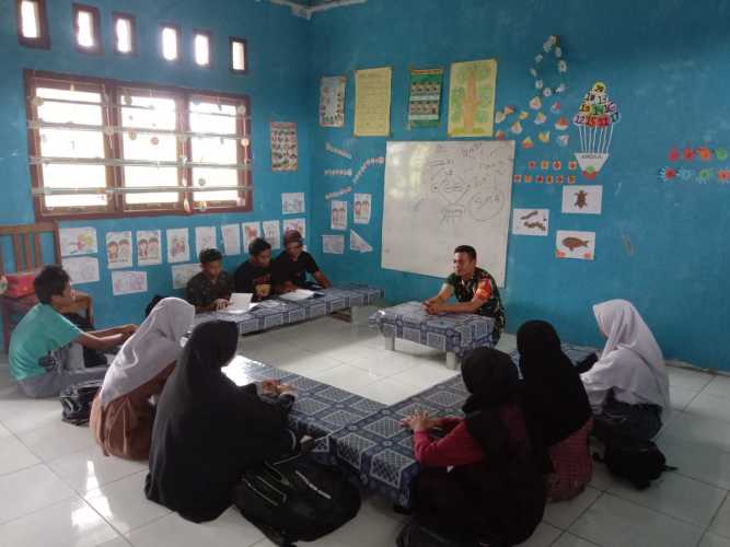 Berbagi Wawasan Bersama Siswa/i SMA Oleh Babinsa Koramil 04/Kuindra