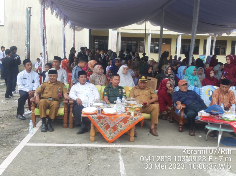 Babinsa Koramil 07/Reteh Hadiri Acara Pelepasan Siswa/i SMPN 1 Pulau Kijang