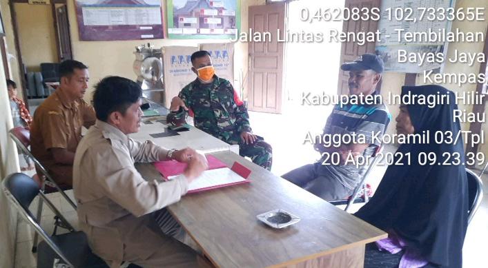 Jaga PHBS di Wilayah Binaan, Koramil 03/Tempuling Rutin Lakukan Pemantauan dan Komsos dengan Aparat