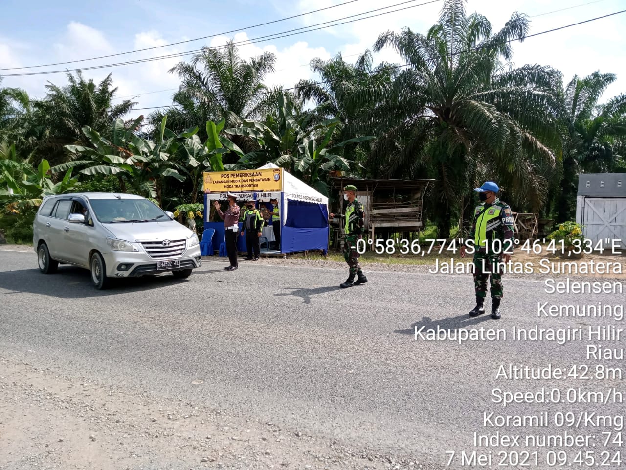 Antisipasi Mudik, Perbatasan Inhil di Kecamatan Kemuning di Jaga TNI dan Polri