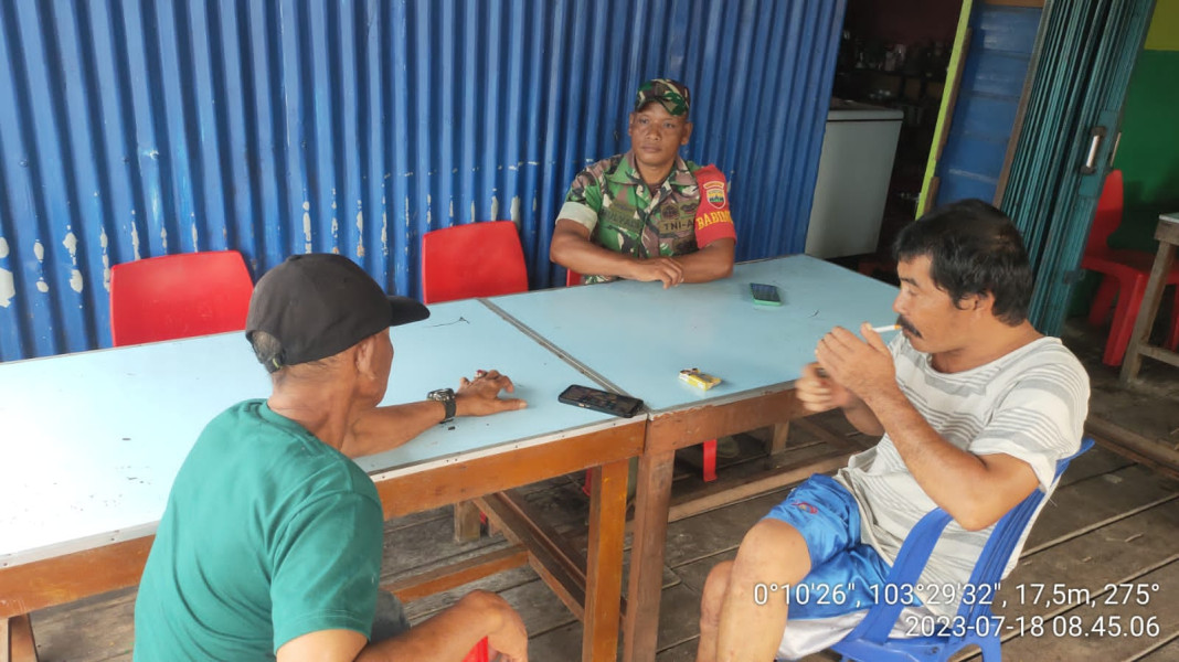 Babinsa Koramil 10/Pelangiran Ajak Masyarakat Untuk Ciptakan Suasana Harmonis