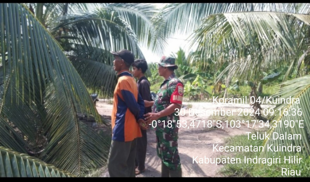 Babinsa Teluk Dalam Lakukan Patroli dan Sosialisasi di Parit 12