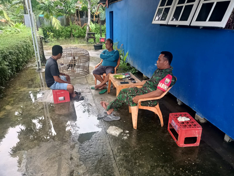 Dengan Komsos, Koramil 07/Reteh Serda Margono Jalin Kebersamaan