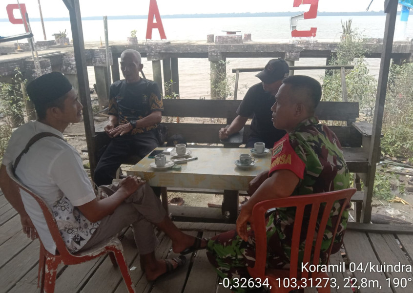Selalu Jaga Nilai-nilai Luhur Pancasila, Babinsa Koramil 04/Kuindra Terus Lakukan Komsos Bersama Masyarakat