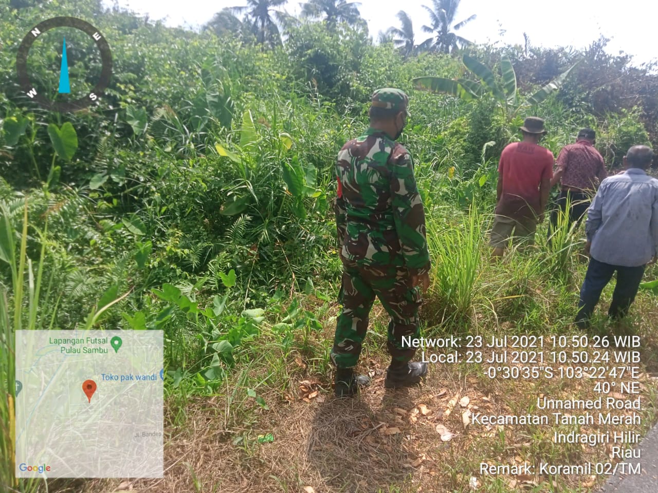 Rutin, Babinsa 02/Tanah Merah Lakukan Patroli Karhutla di Teluk Medan