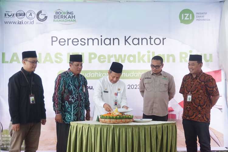 LAZNAS IZI Perwakilan Riau Resmikan Kantor Baru Sekaligus Penyaluran Sembako untuk Dhuafa