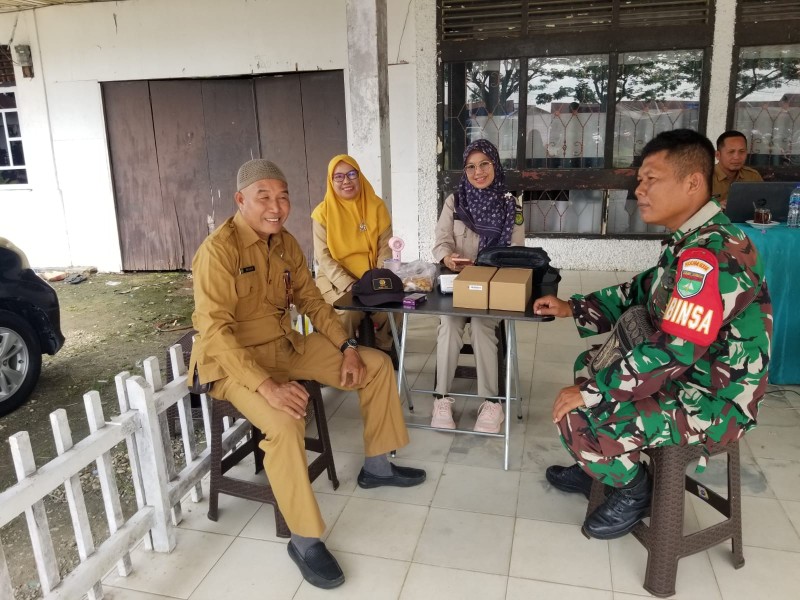 Babinsa Sertu Wisnu Hartono Jalin Sinergi Erat dengan Aparatur Kecamatan Tempuling dan Satpol PP