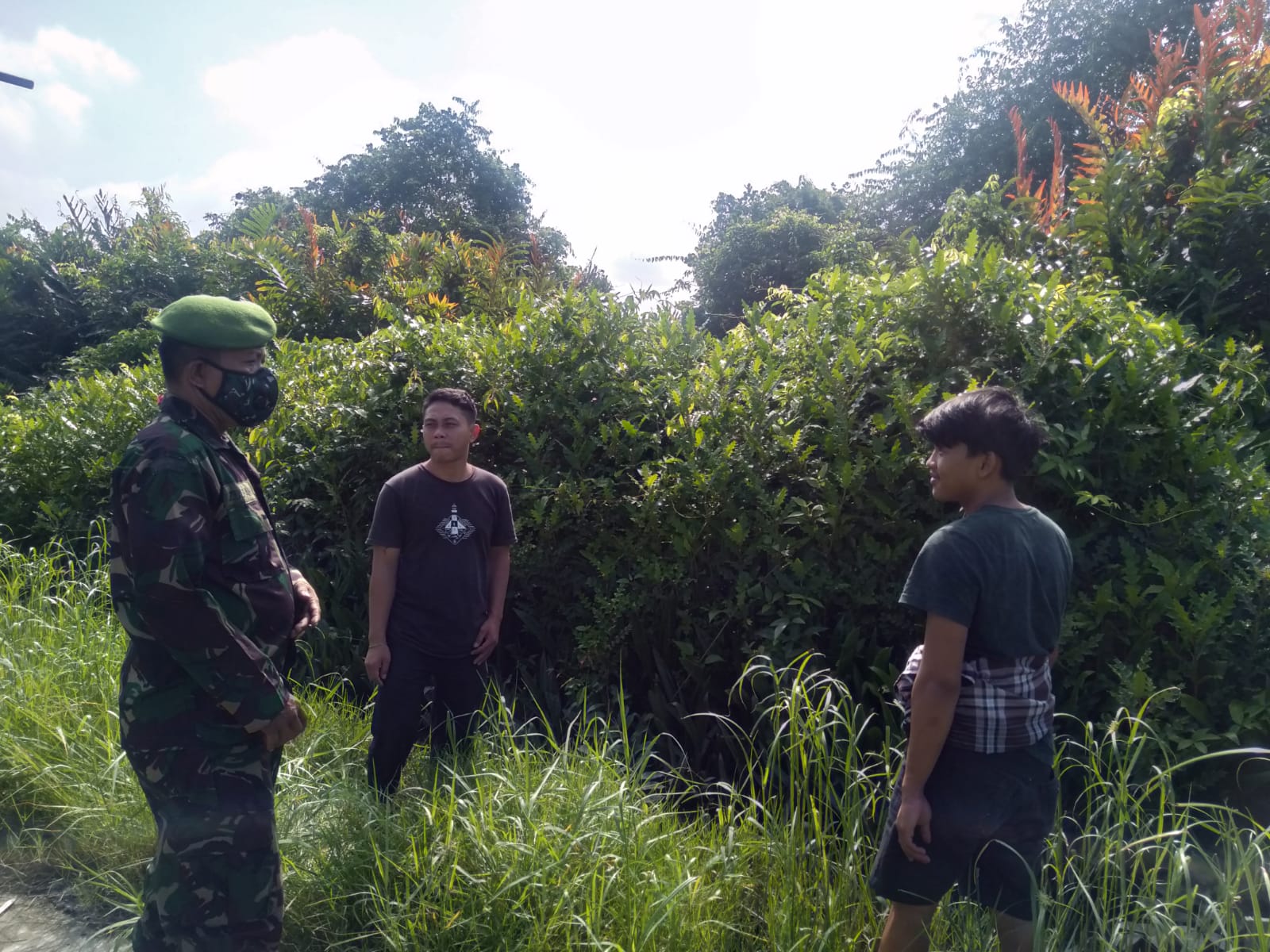 Cegah Karhutla, Personil Koramil 04/Kuindra Gencarkan Patroli dan Sosialisasi