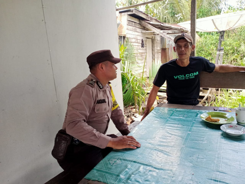 Bhabinkamtibmas Desa Terusan Kempas Brigadir Akmaluddin Melaksanakan Giat Sambang Terhadap Warga Binaan