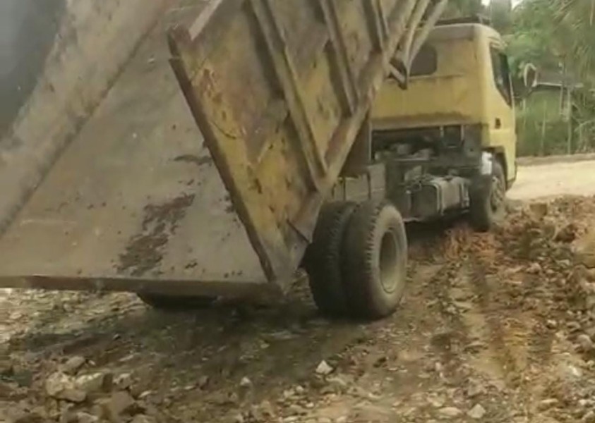 Dukung Mobilitas Masyarakat Menjelang Lebaran, PT KAS Perbaikan Jalan Batang Cenaku