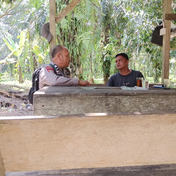 Melalui Sambang Humanis, Polsek Kemuning Ajak Masyarakat Ciptakan Pekarangan Produktif