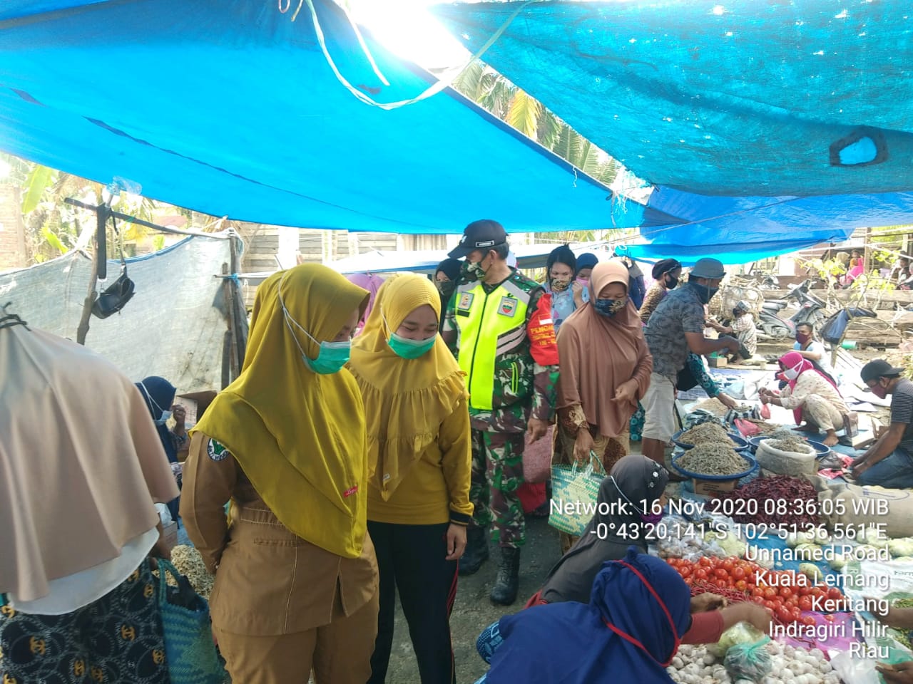 Koramil 09/Kemuning Terus Lakukan Penegakan Prokes di Kuala Lemang di Hari Pekan