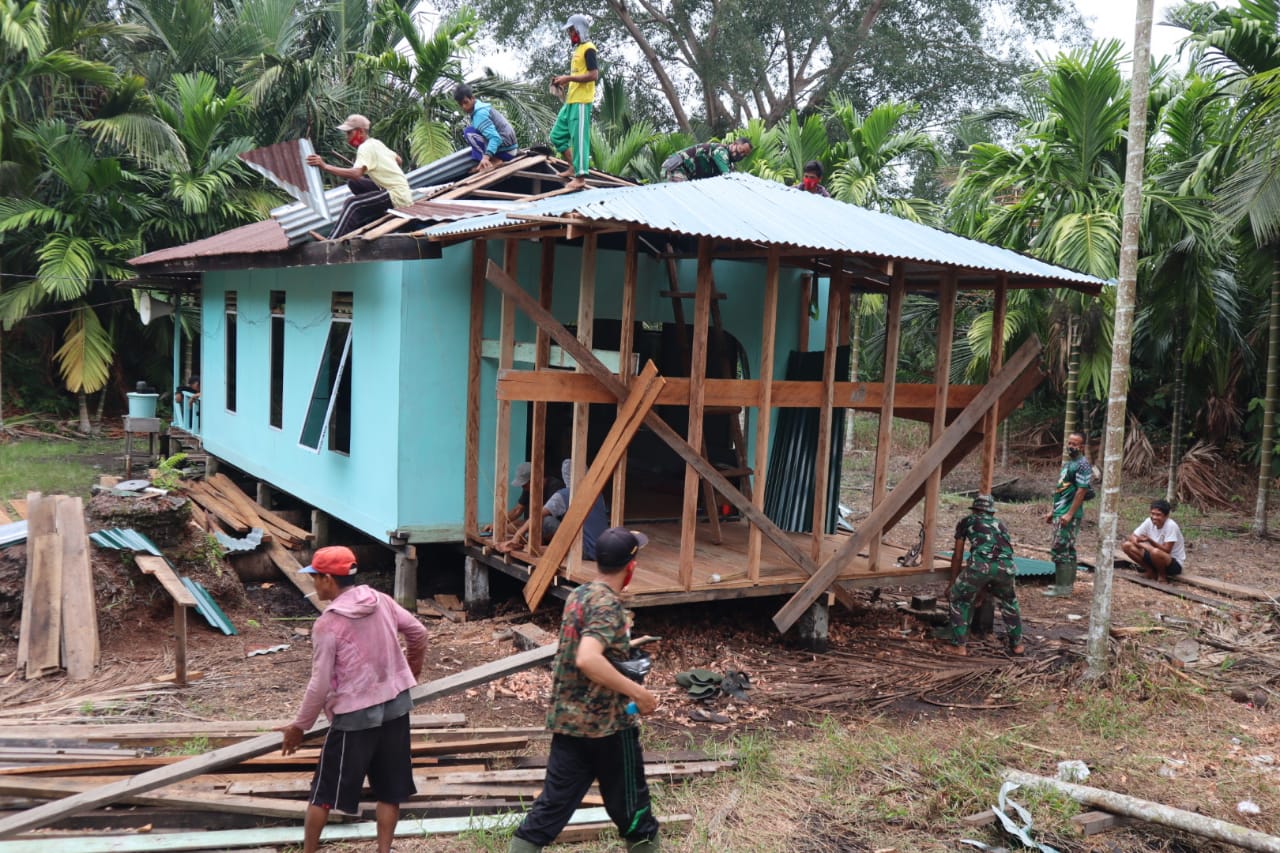 Rehab Musholla Baitul Rahman di Dusun Teluk Kundur Terus Digesa Satgas TMMD ke-111 Kodim 0314/Inhil