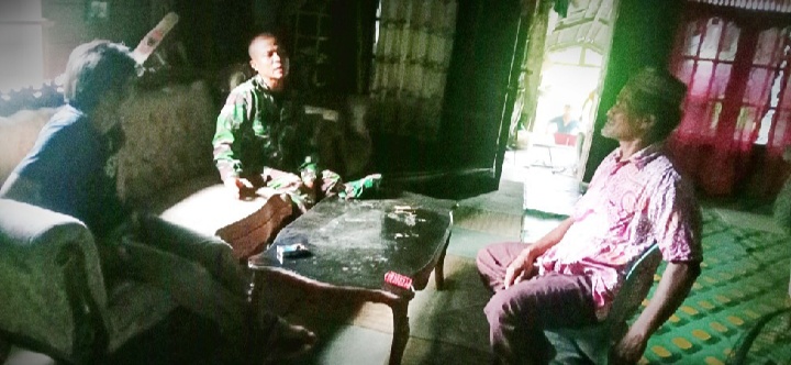 Babinsa Serka Maihasan Ajak Kelompok Tani Untuk Mengecek Perkembangan Persawahan