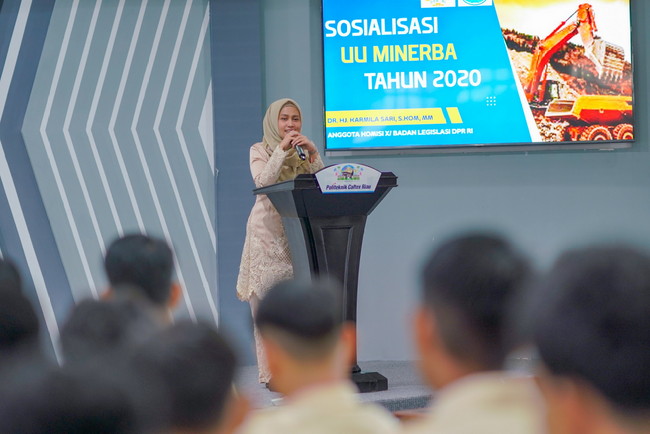 Anggota DPR RI Karmila Sari Sosialisasi UU Minerba di PCR: Dorong Partisipasi Perguruan Tinggi dalam Sektor Pertambangan Anggota DPR RI Karmila Sari Sosialisasi UU Minerba di PCR: Dorong Partisipasi Perguruan Tinggi dalam Sektor Pertambangan