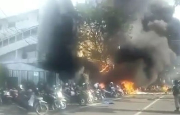 ISIS Dalang Bom Bunuh Diri di Tiga Gereja Surabaya?