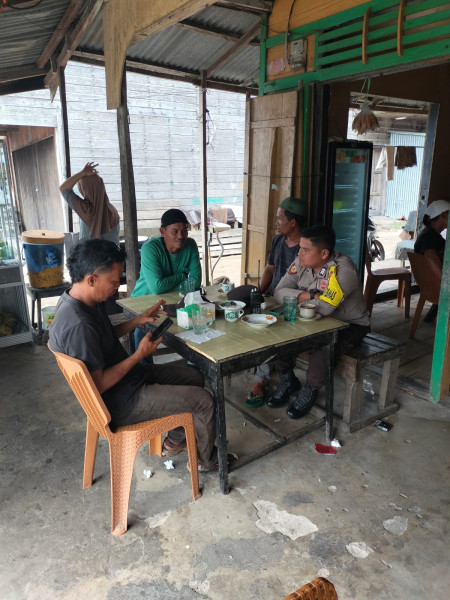 Giat Rutin Bhabinkamtibmas Desa Terusan Kempas Brigadir Akmaluddin Laksanakan Giat Sambang Di Desa Binaan