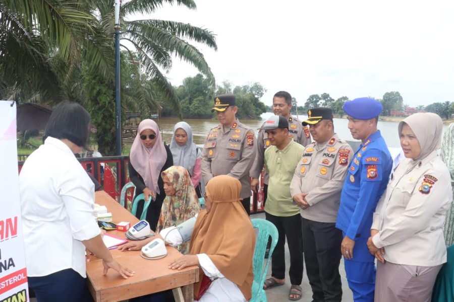 Polres Pelalawan Gelar Bakti Kesehatan untuk Masyarakat Pesisir dalam Rangka HUT Bhayangkara Ke-79 Polres Pelalawan Gelar Bakti Kesehatan untuk Masyarakat Pesisir dalam Rangka HUT Bhayangkara Ke-79